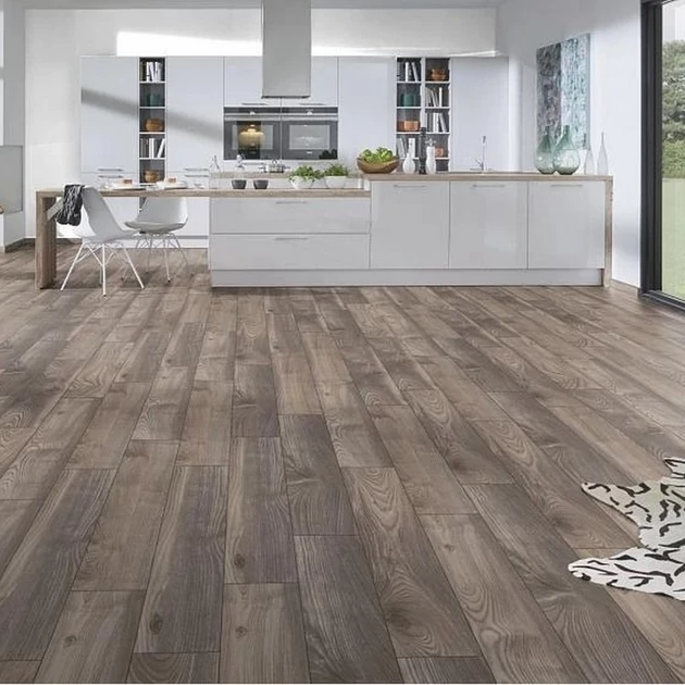 Kronostep Abruzzo fenyő 8267 laminált padló 